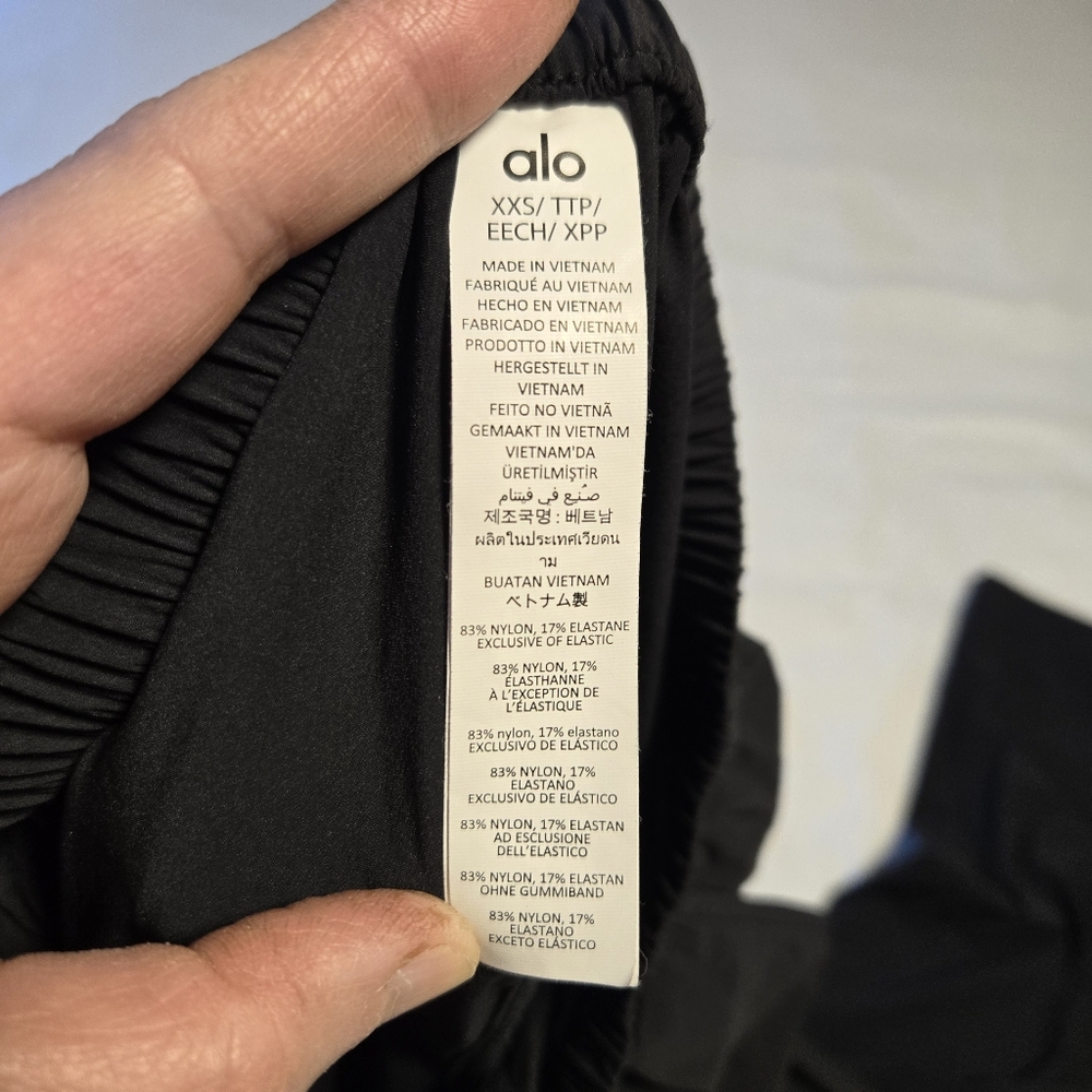 ALO Yoga Breezy Wide-Leg Pants (Long), Black, Size XXS - Picture 3 of 13